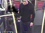 Dieser Mann soll dem 17-Jährigen sein Mobiltelefon gestohlen haben. Dieser Mann soll dem 17-Jährigen sein Mobiltelefon gestohlen haben.
