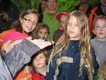Ein Alpensalamander - einer der zahlreichen Naturschätze auf dieser Familienexkursion Ein Alpensalamander - einer der zahlreichen Naturschätze auf dieser Familienexkursion
