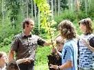 Förster und Waldpädagogen weihen bei der Waldschule Bodensee in die Geheimnisse des Waldes ein