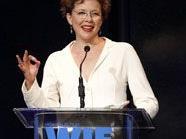 Annette Bening spielt die Aufpasserin für vermeintlich selbstmordgefährdete Tochter Annette Bening spielt die Aufpasserin für vermeintlich selbstmordgefährdete Tochter