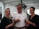 Barbara Bildstein und Desirée Hrust mit Achim Bohle. Barbara Bildstein und Desirée Hrust mit Achim Bohle.