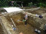 Archäologen bei der Ausgrabung in der Gräberstätte