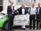 Die Geschäftsführer der Fa. Häusle Erdenwerk überreichten dem Krankenpflegeverein das Elektroauto