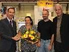 Antje Walch und Markus Weber von aqua mühle frastanz erhielten von Rene Strigl (Post AG) und Bürgermeister Mag. Wilfried Berchtold den symbolischen Schlüssel für die neue Postdienststelle.