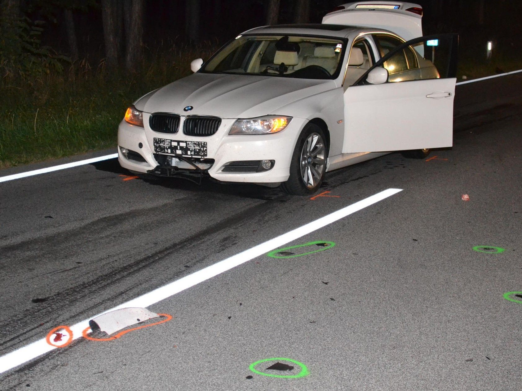 Der Unfallwagen auf der B17 im Bezirk Neunkirchen Der Unfallwagen auf der B17 im Bezirk Neunkirchen