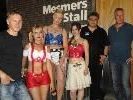 Erich Eiler (l.), Mario Stecher und Manfred Lais (r.) für die VN-Heimat mit den Bodypaint-Models einmal vor statt hinter der Kamera. Erich Eiler (l.), Mario Stecher und Manfred Lais (r.) für die VN-Heimat mit den Bodypaint-Models einmal vor statt hinter der Kamera.