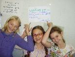 Hannah, Lena und Nicole betätigen sich mit viel Eifer in der Kinderstadt.