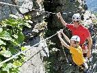 Im Klettergarten Rifa in Partenen werden die Kinder an den Klettersport herangeführt.