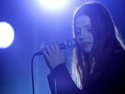 Soap&Skin begeisterte beim Opening des ersten Waves Vienna Festivals. Soap&Skin begeisterte beim Opening des ersten Waves Vienna Festivals.