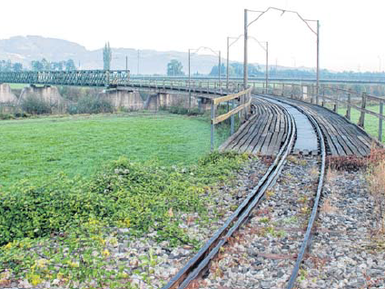 Der Rheinbahnbrücke in Mäder steht vor dem Aus. Der Rheinbahnbrücke in Mäder steht vor dem Aus.