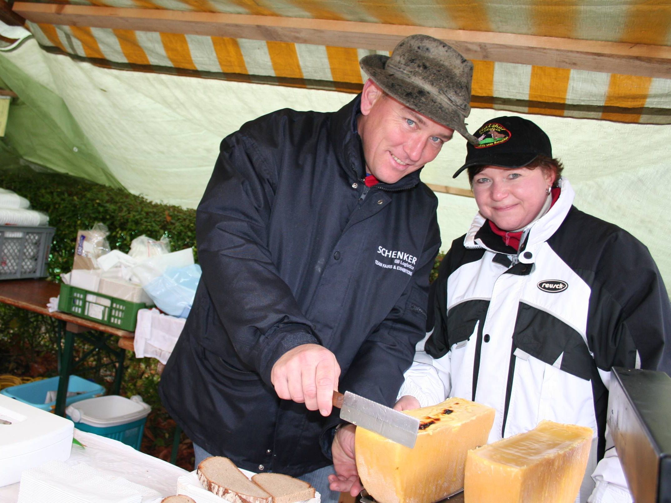 Kulinarische Schmankerl an den vielen Marktständen. Kulinarische Schmankerl an den vielen Marktständen.