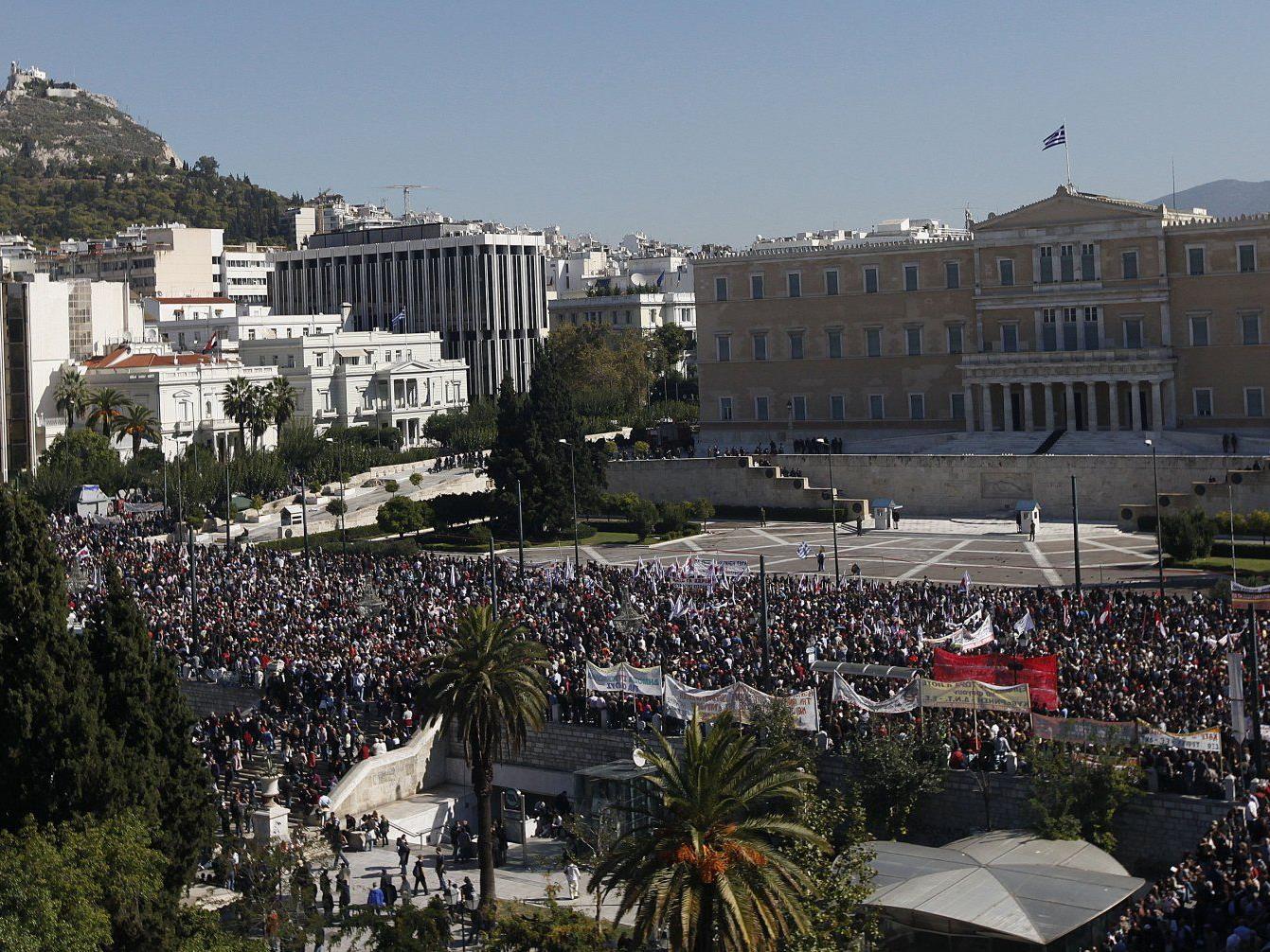 Auch am zweiten Streiktag sind wieder tausende Griechen auf den Straßen.