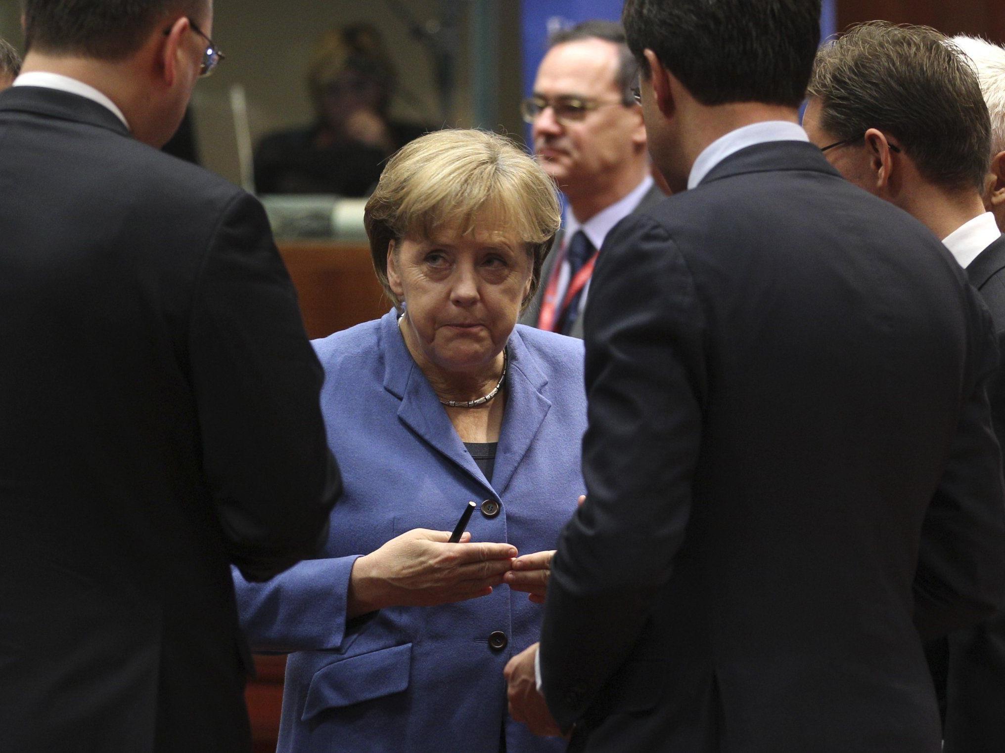 Europa erhöht Druck auf Italien - Entscheidungen erst für Mittwoch oder Donnerstag erwartet.