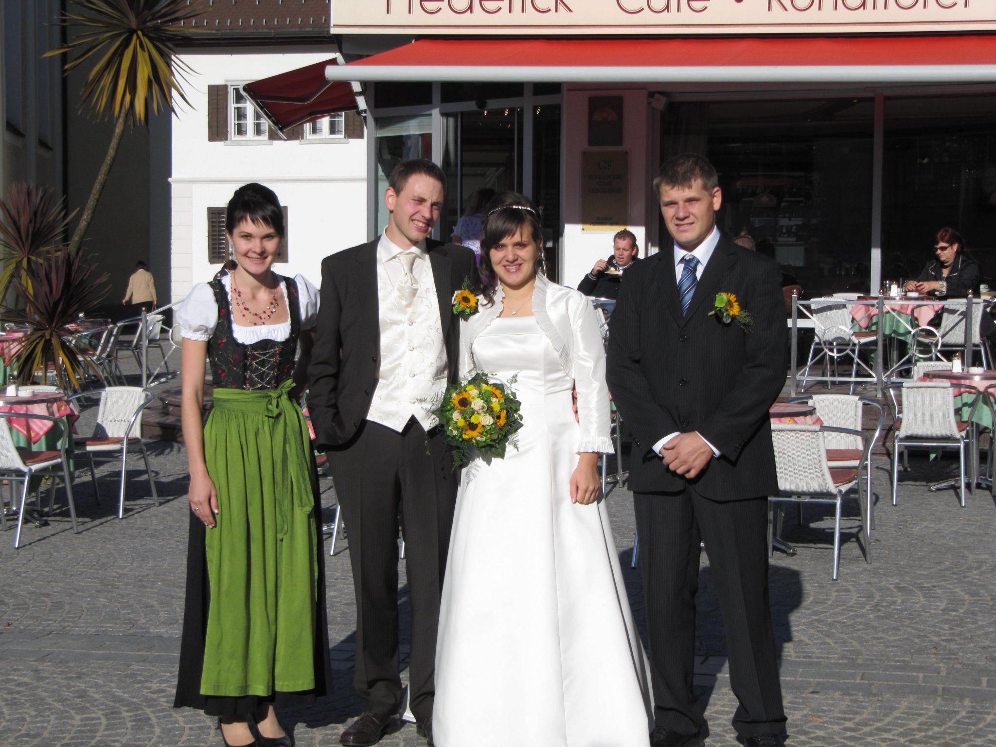 Natalie Erhard und Mike Weber haben am 16.10. geheiratet. Natalie Erhard und Mike Weber haben am 16.10. geheiratet.