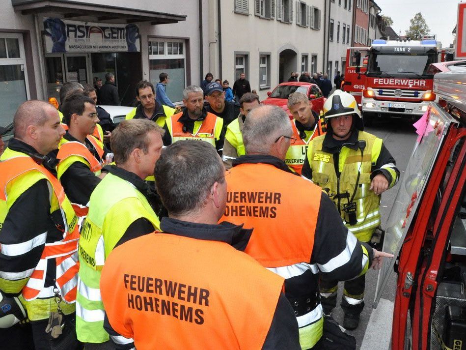 Die Feuerwehr Hohenems bei ihrer jährlichen Herbstübung. Die Feuerwehr Hohenems bei ihrer jährlichen Herbstübung.