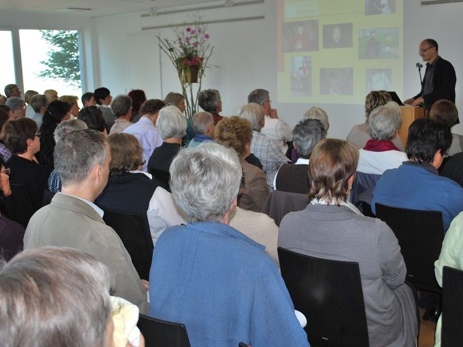 Über 200 interessierte BesucherInnen bei der Fachtagung Trauer.