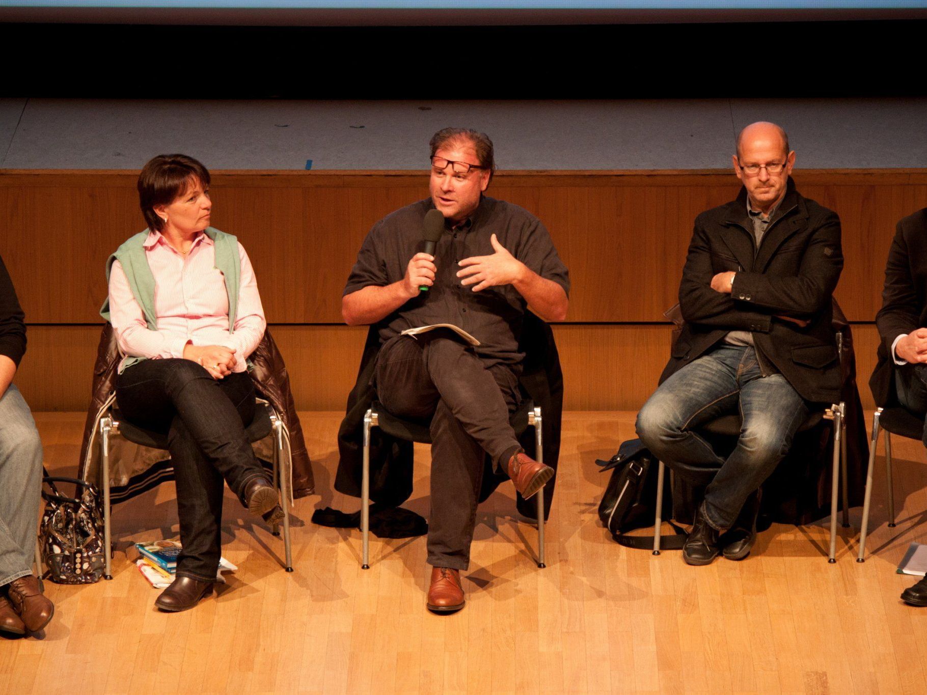An der Mobbing Diskussion beteiligt: Hemma Fröwis, Arno Dalpra & Klaus Bitsche (v.l.) An der Mobbing Diskussion beteiligt: Hemma Fröwis, Arno Dalpra & Klaus Bitsche (v.l.)
