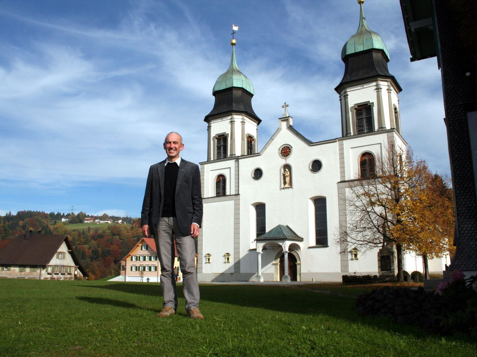 Pfarrer Paul Burtscher steckt viel Herzblut in die Kirchenrenovierung. Pfarrer Paul Burtscher steckt viel Herzblut in die Kirchenrenovierung.
