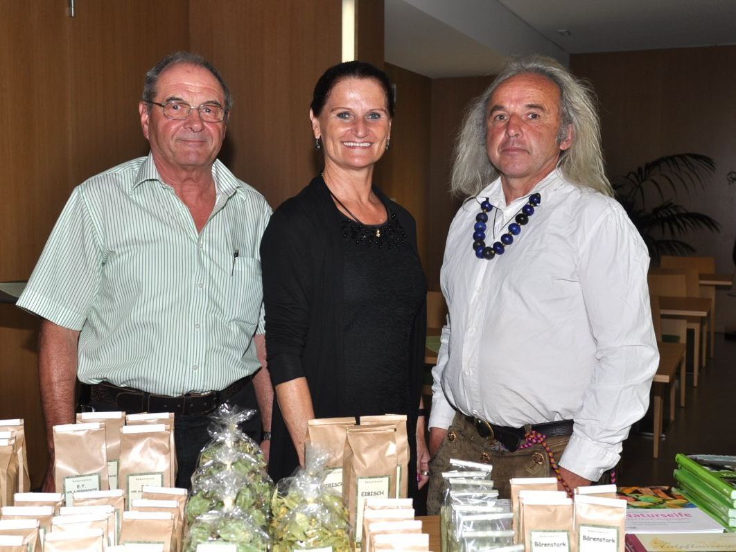 Manfred Gwehenberger, Kneipp-Obfrau Ria Steinbichler und Referent Tilman Schlosser. Manfred Gwehenberger, Kneipp-Obfrau Ria Steinbichler und Referent Tilman Schlosser.