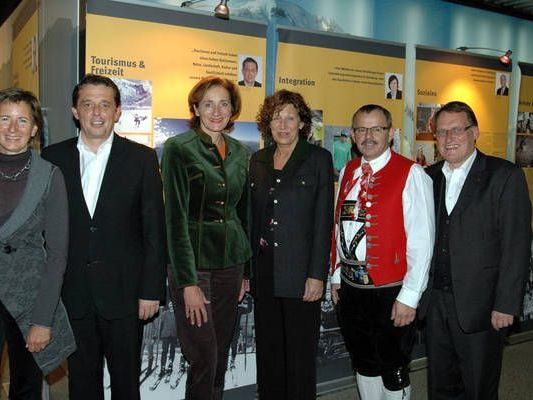 Landtagspräsidium, Bürgermeister und Referent. Landtagspräsidium, Bürgermeister und Referent.