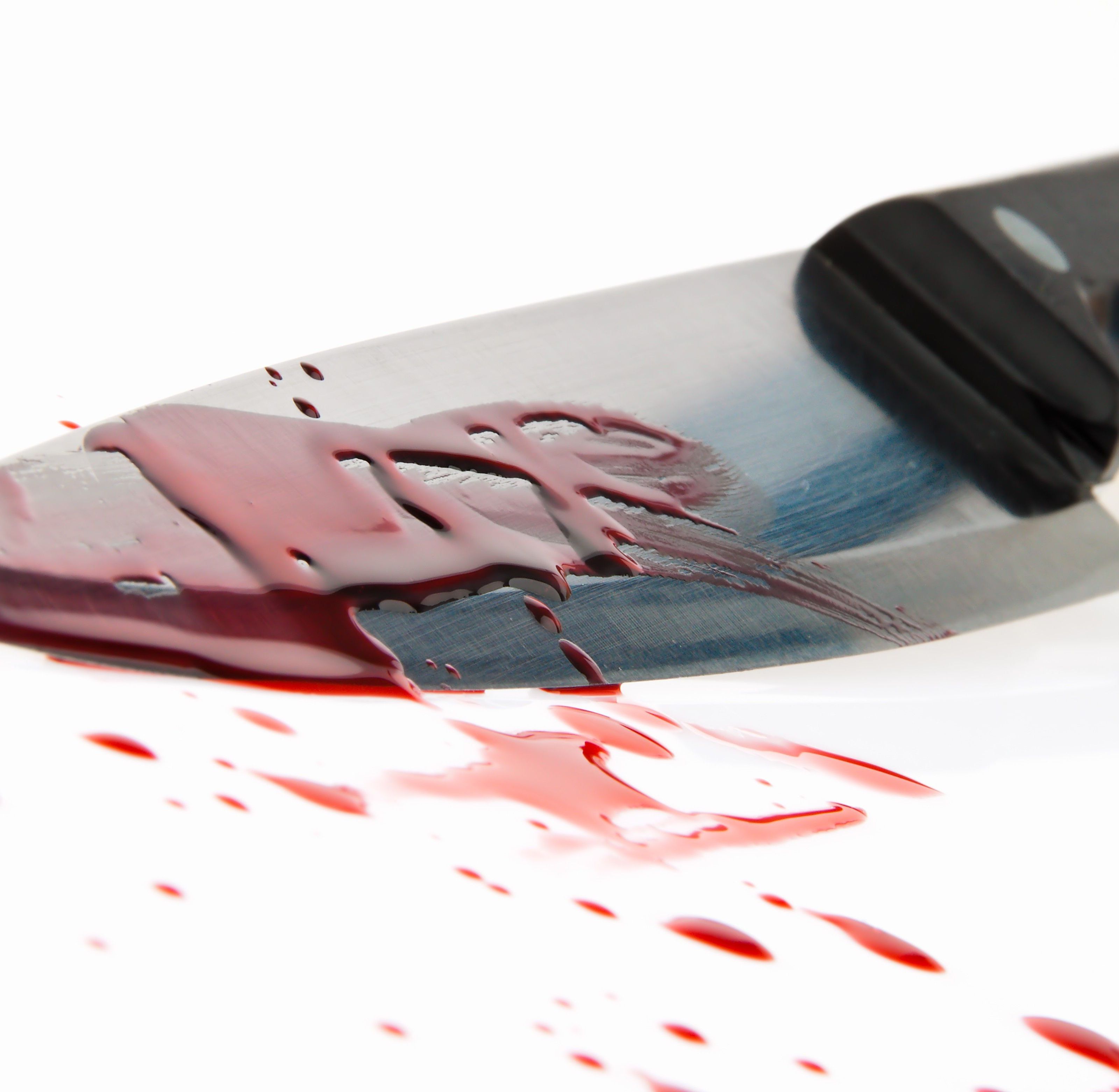 Der Täter attackierte sein Opfer mit einem Messer Der Täter attackierte sein Opfer mit einem Messer