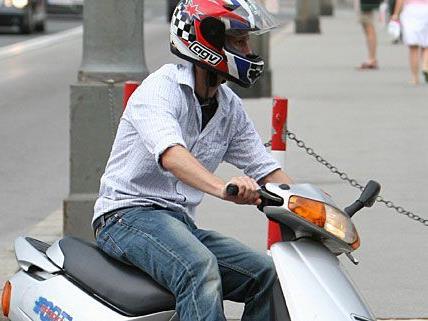 Der 16-jährige Grapscher machte mit dem Moped die Wiener Neustädter Au unsicher