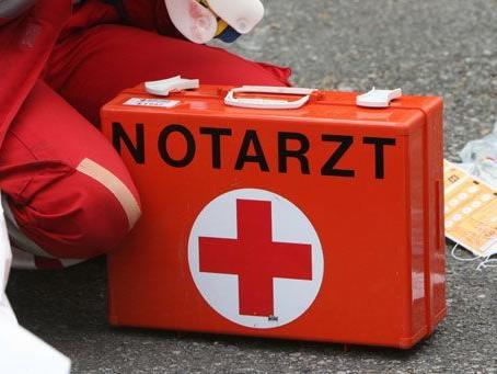 Der Mopedlenker wurde beim Unfall leicht verletzt. Der Mopedlenker wurde beim Unfall leicht verletzt.