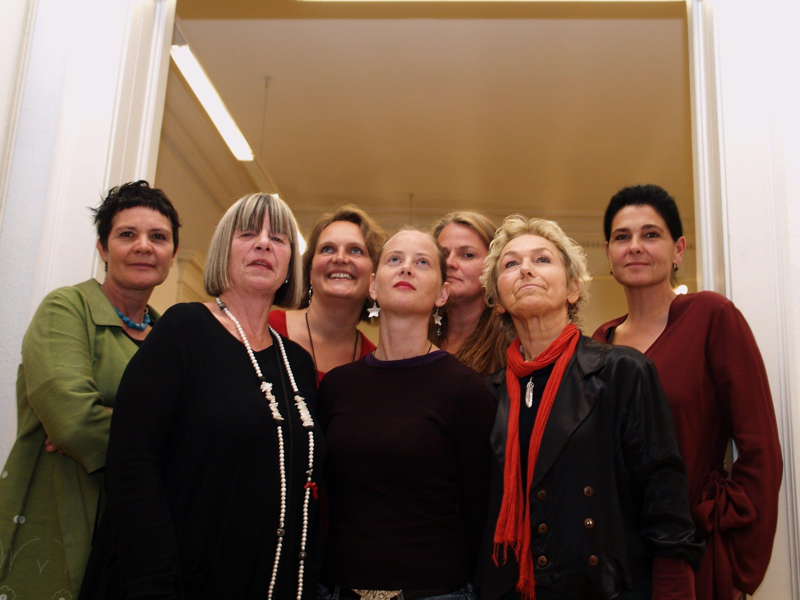 Die sieben Künstlerinnen präsentieren bis 30. Oktober 2011 ihre Arbeiten.