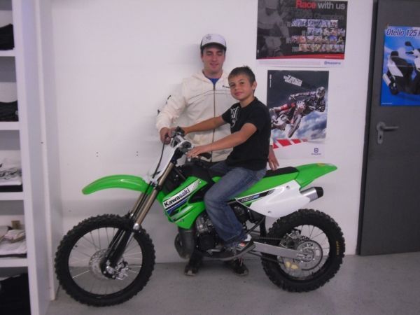 Rene Ratz auf seiner Kawasaki mit MB motors-Chef Martin Bechter Rene Ratz auf seiner Kawasaki mit MB motors-Chef Martin Bechter