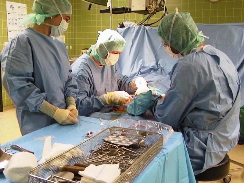 m Krankenhaus Dornbirn sollen im Zuge einer Operation fatale Fehler unterlaufen sein.