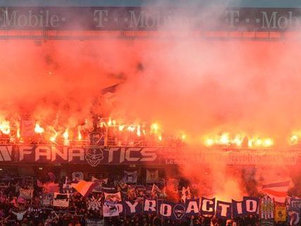 Anzeige gegen Wiener Austria nach Spielunterbrechung wegen Pyrotechnik. Anzeige gegen Wiener Austria nach Spielunterbrechung wegen Pyrotechnik.
