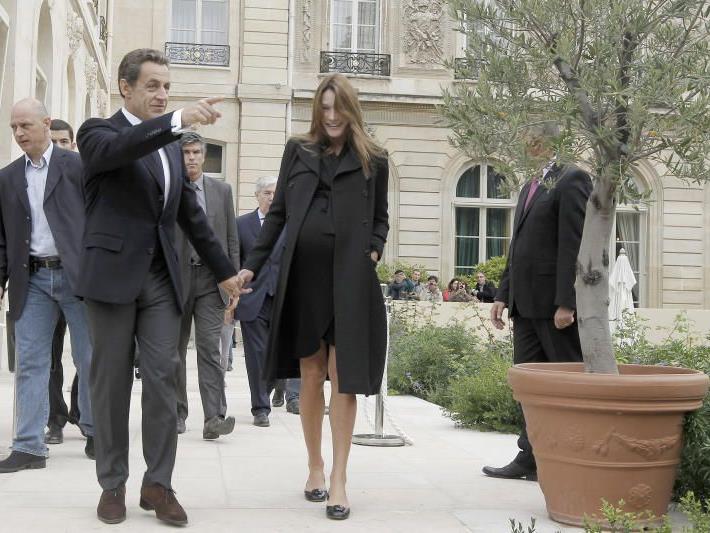 Carla Bruni-Sarkozy im September mit großem Babybauch Carla Bruni-Sarkozy im September mit großem Babybauch