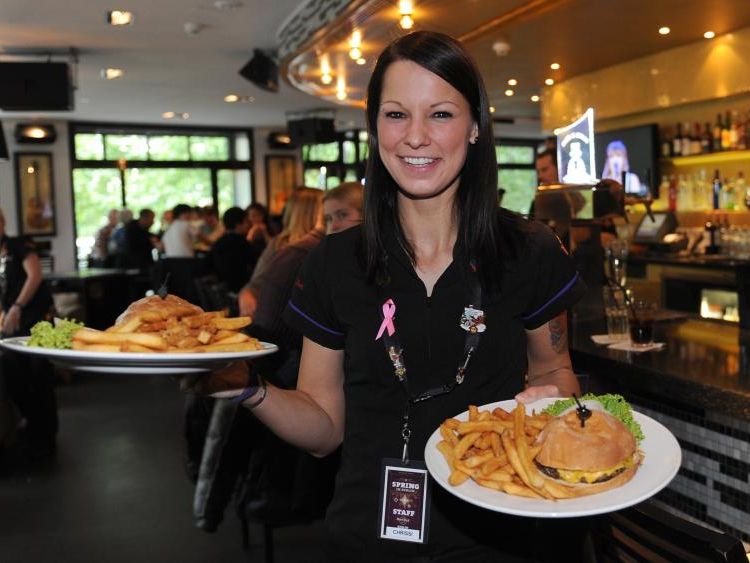 Christina Stürmer beim Kellnern Christina Stürmer beim Kellnern