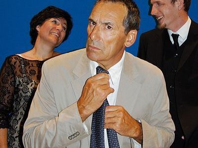 "Hände weg von meiner Frau" "Hände weg von meiner Frau"