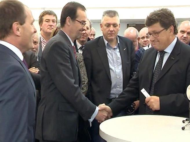 Arbeitgeberverhandler Hinteregger und der Bundesvorsitzende der PRO-GE, Rainer Wimmer nach Abschluss der Metaller-KV-Verhandlungen