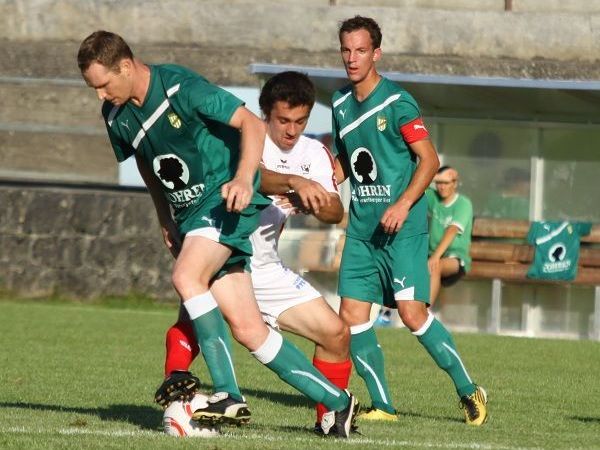 Zweikampf zwischen Daniel Ernemann und Deniz Erkan. Zweikampf zwischen Daniel Ernemann und Deniz Erkan.