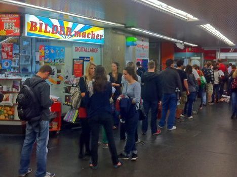 Lange Wartezeiten gab es zum Beispiel am Schottentor Lange Wartezeiten gab es zum Beispiel am Schottentor