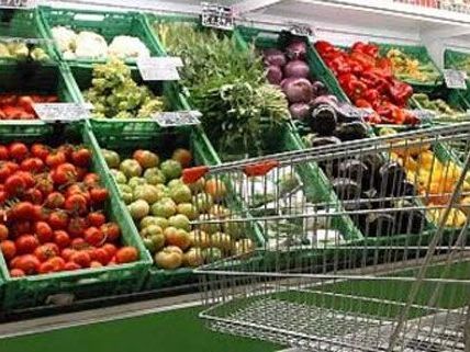 In einem Supermarkt in Wien 23 rauften Angestellte mit einem Räuber. In einem Supermarkt in Wien 23 rauften Angestellte mit einem Räuber.