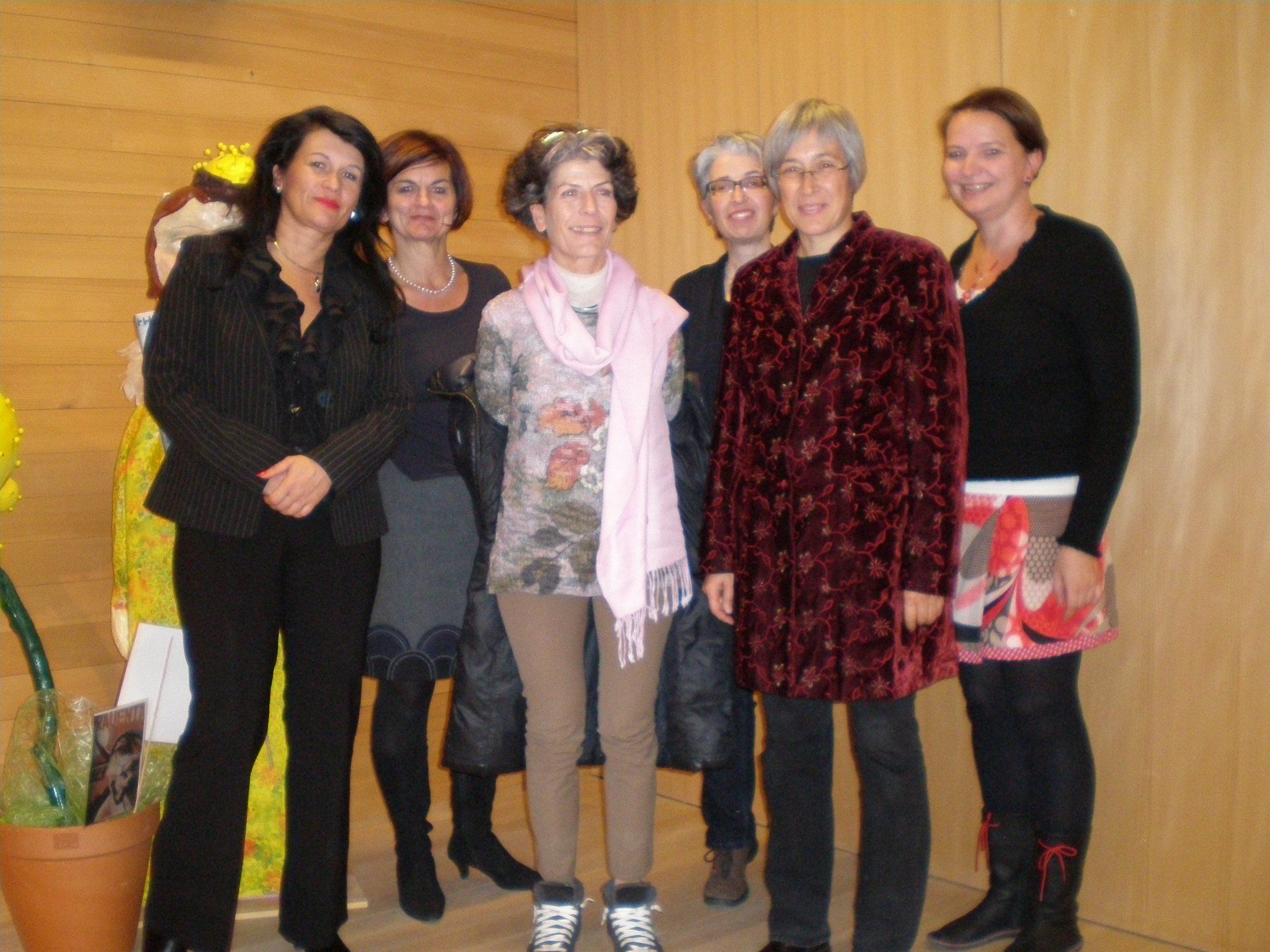 Der neugewählte Vorstand mit Rechnungsprüferinnen Der neugewählte Vorstand mit Rechnungsprüferinnen