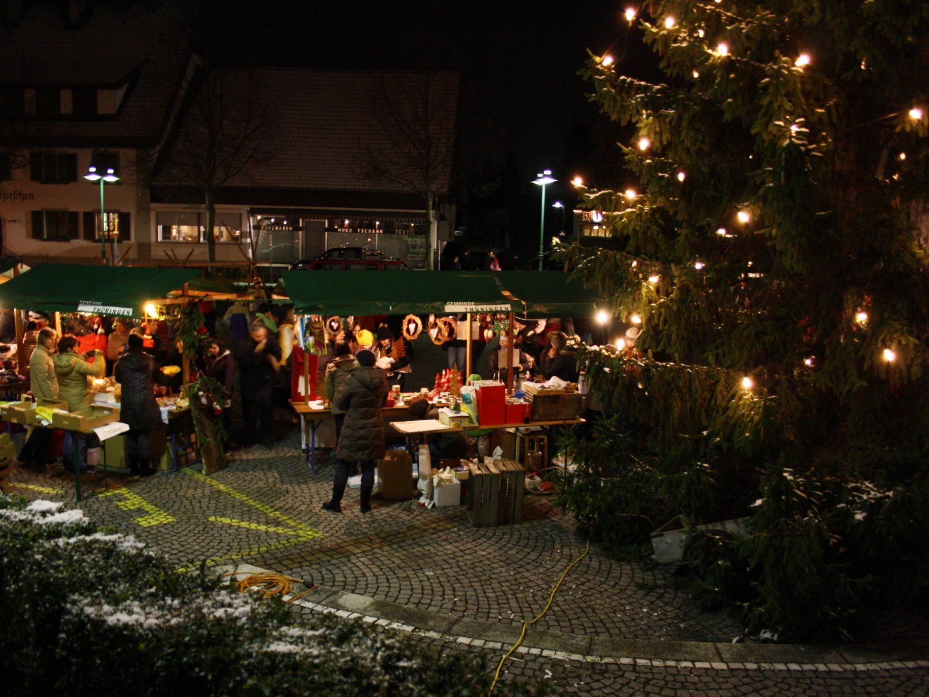 Stimmungsvoller Adventbasar Stimmungsvoller Adventbasar