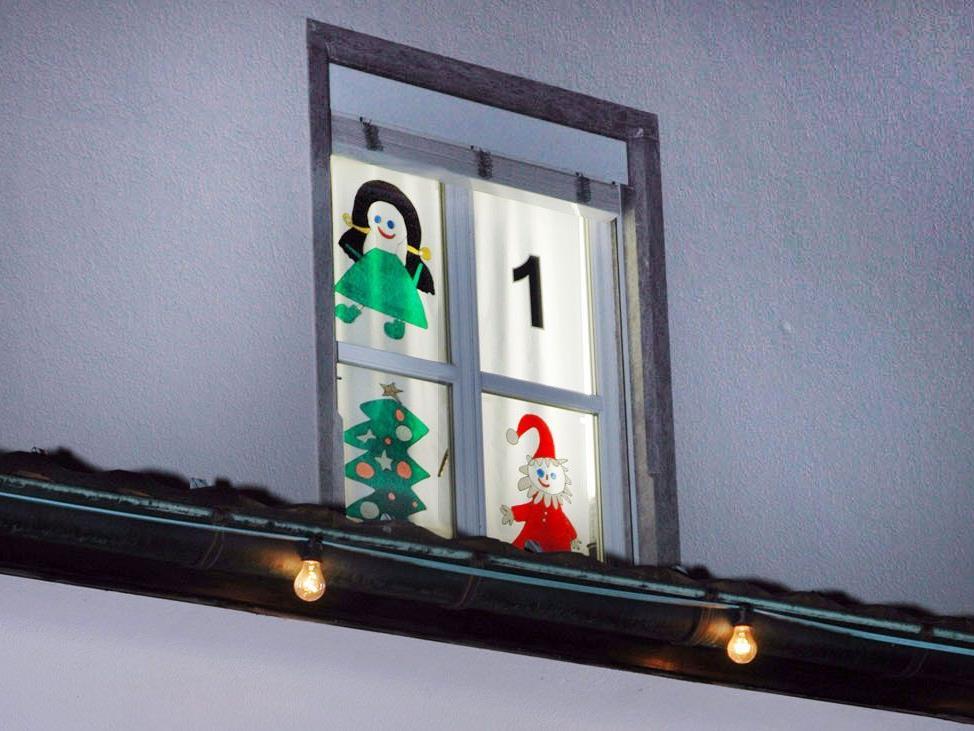 Das erste Fenster des Rathaus-Adventkalenders wird am 1. Dezember geöffnet.