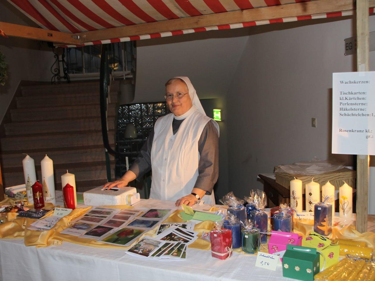 Selbstgemachten offerieren die Kreuzschwestern beim Adventmärktle im Antoniushaus