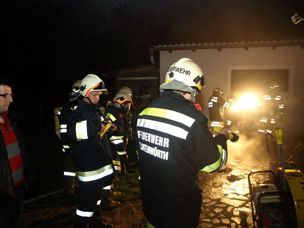 Gleich vier Feuerwehren plus Polizei und Rettung mussten zu diesem Kellerbrand ausrücken.