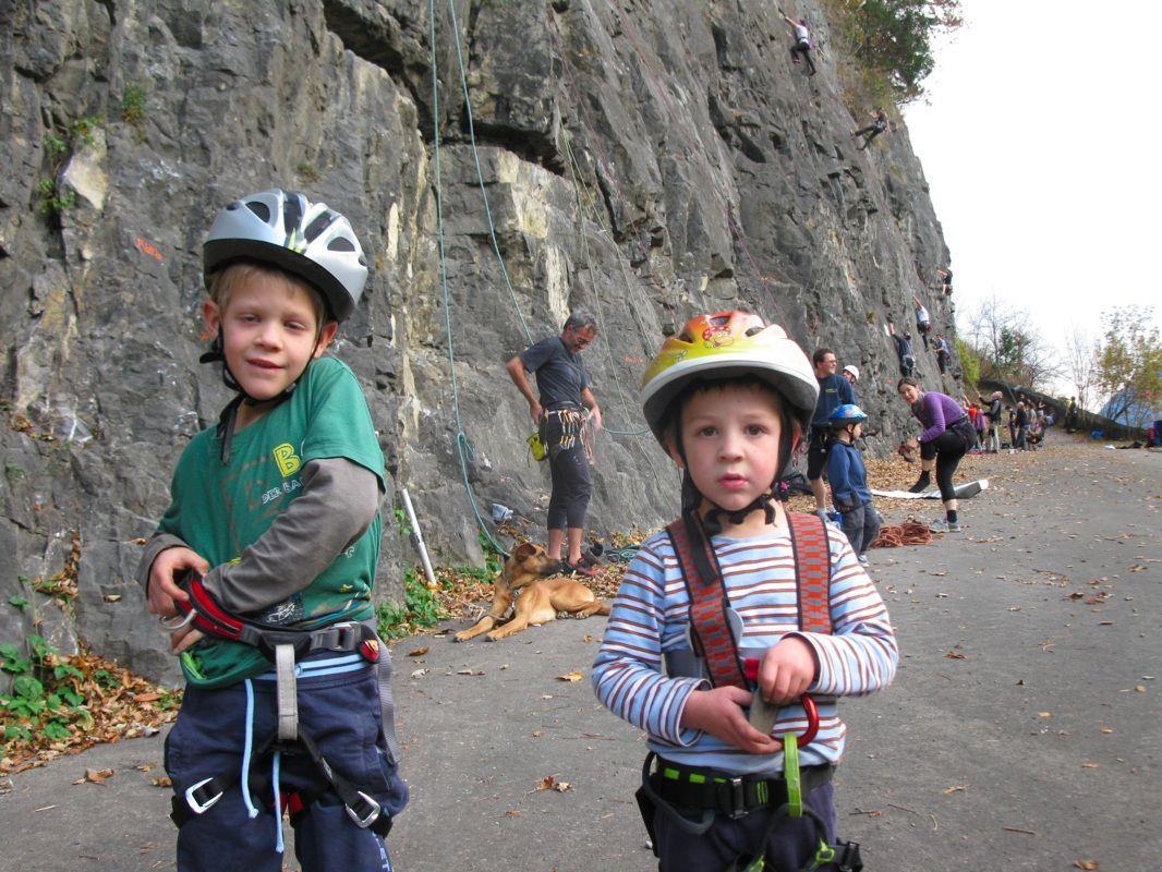 Laurin und Thomas übten sich auch schon fleißig beim Klettern