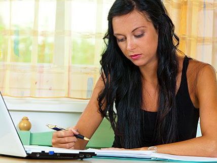 Was man wo lernen muss, um den gewünschten Beruf zu ergreifen, erfährt man bei den Bildungsinfotagen Was man wo lernen muss, um den gewünschten Beruf zu ergreifen, erfährt man bei den Bildungsinfotagen