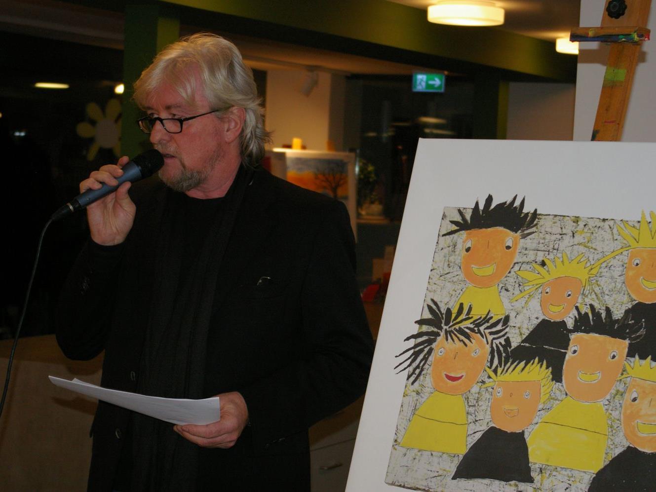 „Rockprofessor“ Reinhold Bilgeri fungierte als souveräner Auktionator. „Rockprofessor“ Reinhold Bilgeri fungierte als souveräner Auktionator.