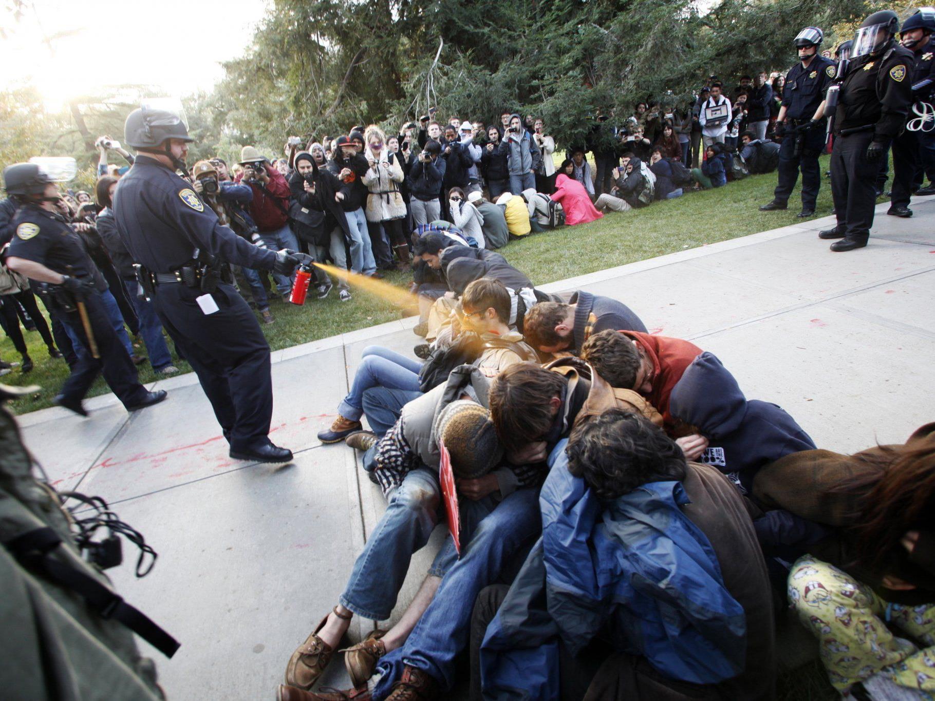 Polizei-Chefin auf dem Campus der Universität Davis wurde beurlaubt.