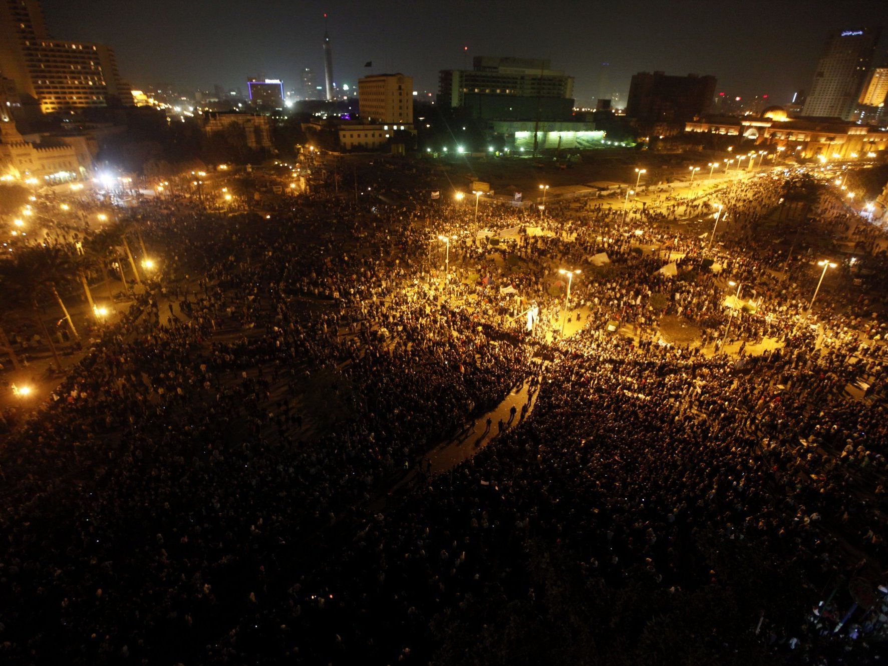 Ägyptisches Kabinett reichte Rücktrittsgesuch bei Militärrat ein. Ägyptisches Kabinett reichte Rücktrittsgesuch bei Militärrat ein.