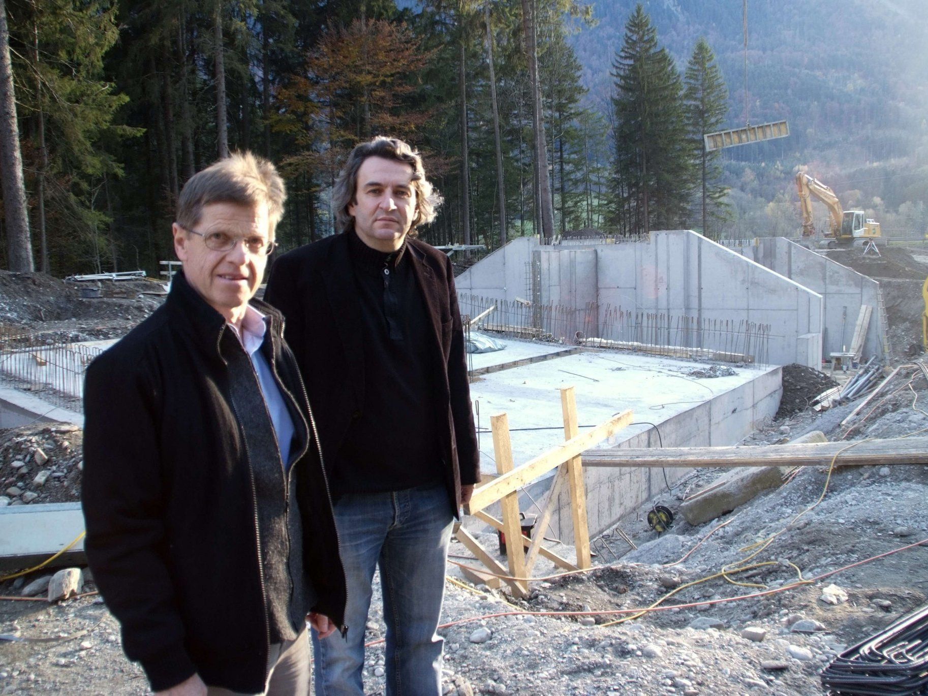 Die Ill-Verbandshochwasser- Sicherungsarbeiten auf Bludescher Gemeindegebiet sind voll im Gange. Die Ill-Verbandshochwasser- Sicherungsarbeiten auf Bludescher Gemeindegebiet sind voll im Gange.