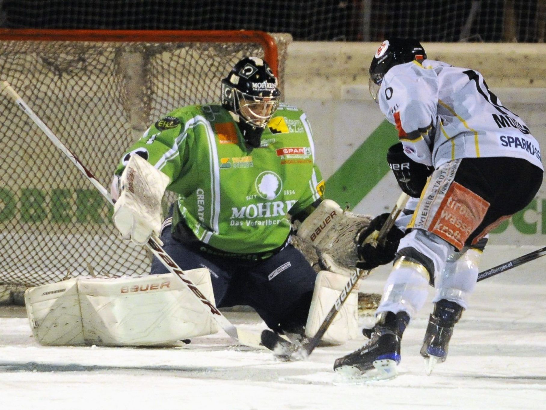 Keeper Timo Lindström spielte sich gleich bei seinem ersten Auftritt in die Herzen der Fans. Keeper Timo Lindström spielte sich gleich bei seinem ersten Auftritt in die Herzen der Fans.